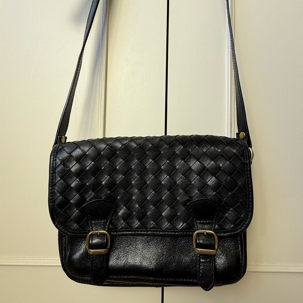 NWOT DIVINA FIRENZE LEATHER CROSSBODY FLAP BAG
